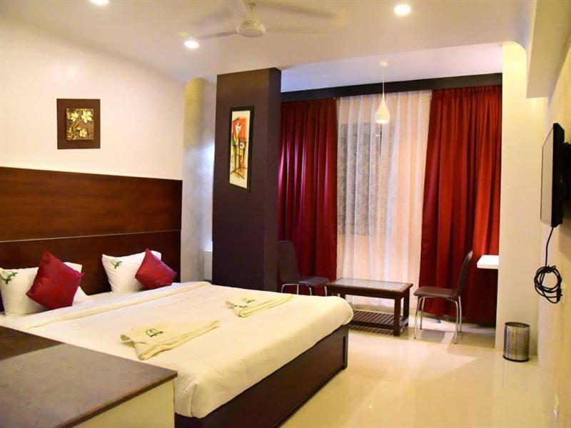 Hotel Sumith Palace Pondicherry Exterior photo