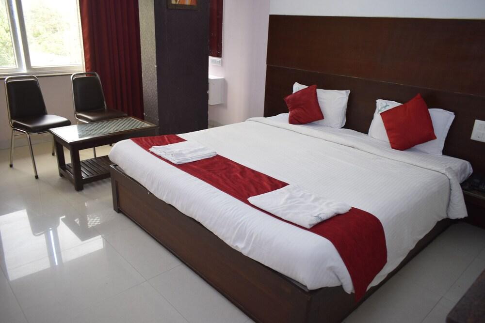Hotel Sumith Palace Pondicherry Exterior photo