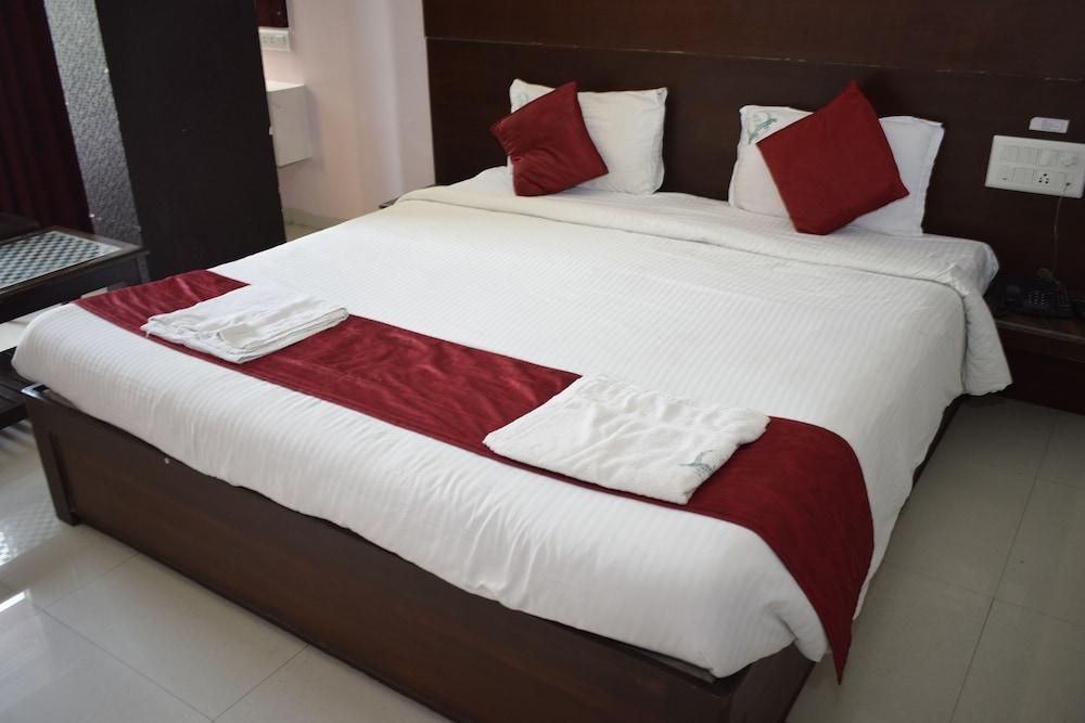 Hotel Sumith Palace Pondicherry Exterior photo
