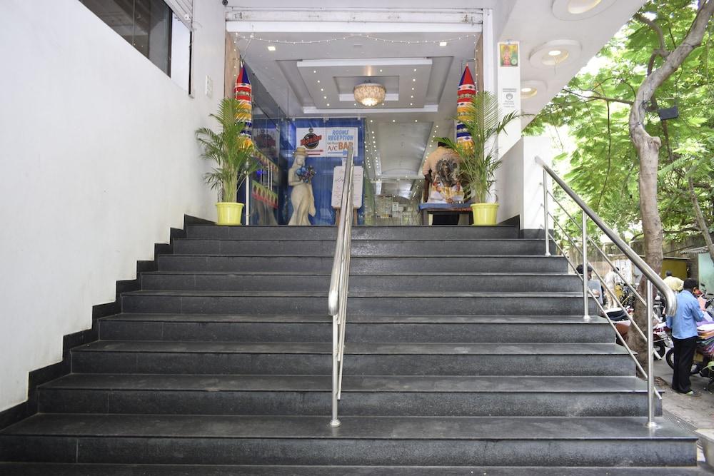 Hotel Sumith Palace Pondicherry Exterior photo